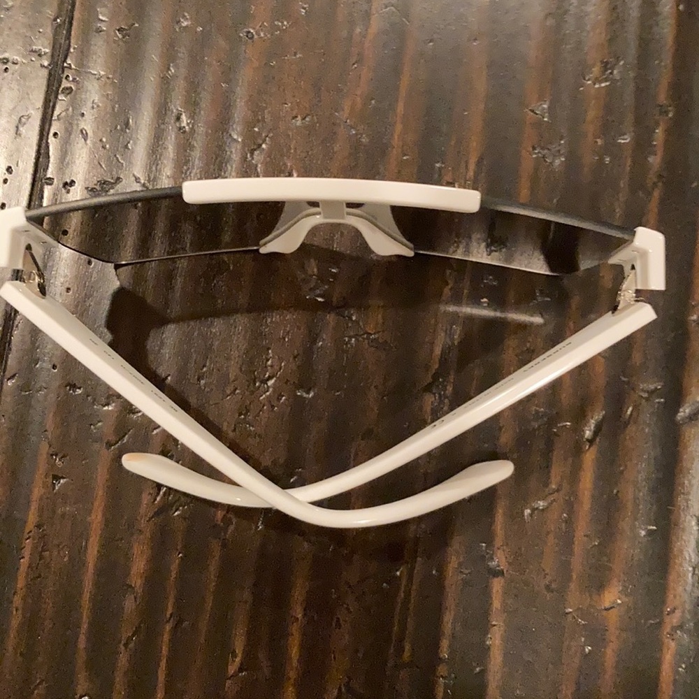BURBERRY WHITE SUNSHADES!!! 🛍🛍🛍😊😊😊 - Picture 4 of 12